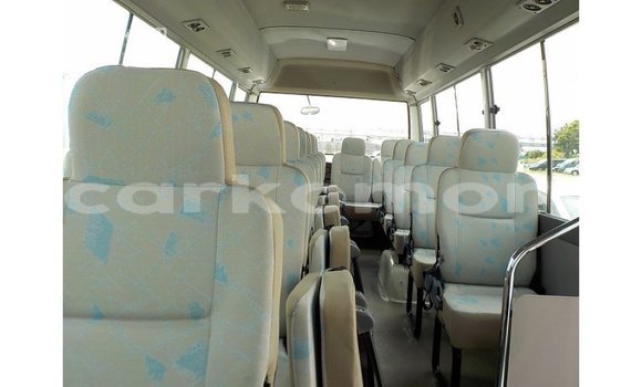 Acheter Import Voiture Toyota Coaster Blanc à Import - Dubai, Grande Comore Acheter Import Voiture Toyota Coaster Blanc à Import - Dubai, Grande Comore