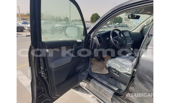 Acheter Import Voiture Toyota Land Cruiser Noir à Import - Dubai, Grande Comore Acheter Import Voiture Toyota Land Cruiser Noir à Import - Dubai, Grande Comore