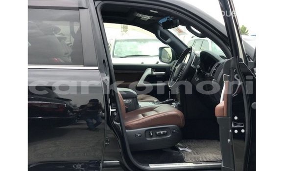 Acheter Import Voiture Toyota Land Cruiser Noir à Import - Dubai, Grande Comore Acheter Import Voiture Toyota Land Cruiser Noir à Import - Dubai, Grande Comore