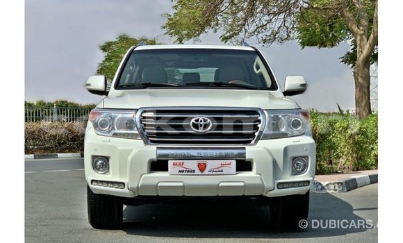 Buy Import Toyota Land Cruiser White Car in Import - Dubai in Great Comore Buy Import Toyota Land Cruiser White Car in Import - Dubai in Great Comore