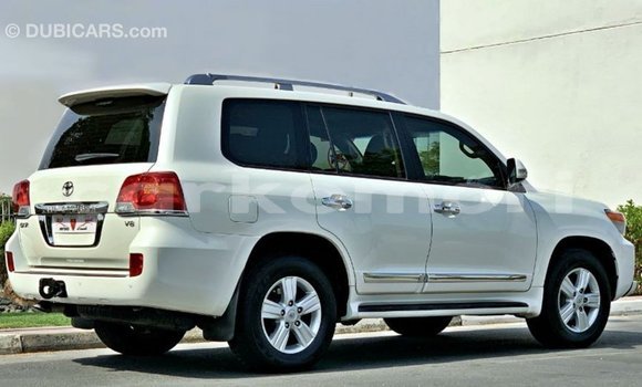 Buy Import Toyota Land Cruiser White Car in Import - Dubai in Great Comore Buy Import Toyota Land Cruiser White Car in Import - Dubai in Great Comore