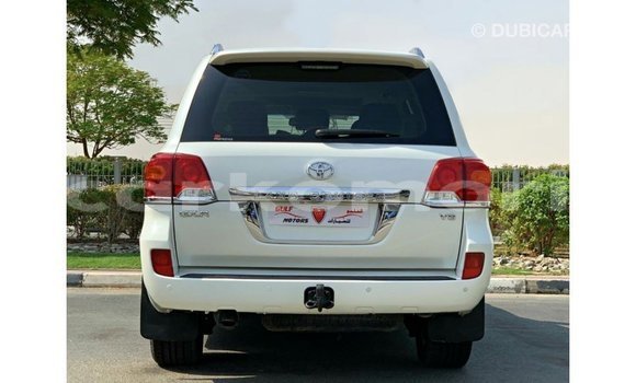 Buy Import Toyota Land Cruiser White Car in Import - Dubai in Great Comore Buy Import Toyota Land Cruiser White Car in Import - Dubai in Great Comore