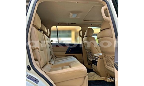 Buy Import Toyota Land Cruiser White Car in Import - Dubai in Great Comore Buy Import Toyota Land Cruiser White Car in Import - Dubai in Great Comore