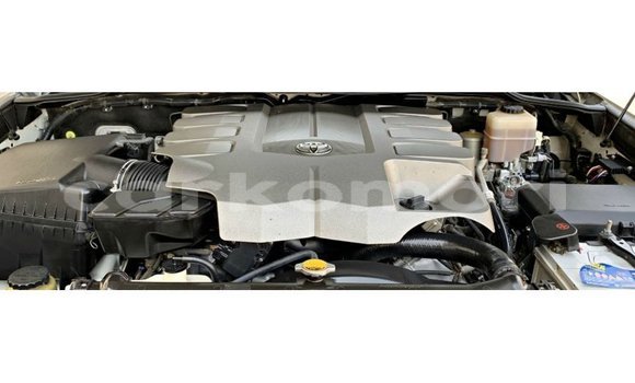 Buy Import Toyota Land Cruiser White Car in Import - Dubai in Great Comore Buy Import Toyota Land Cruiser White Car in Import - Dubai in Great Comore