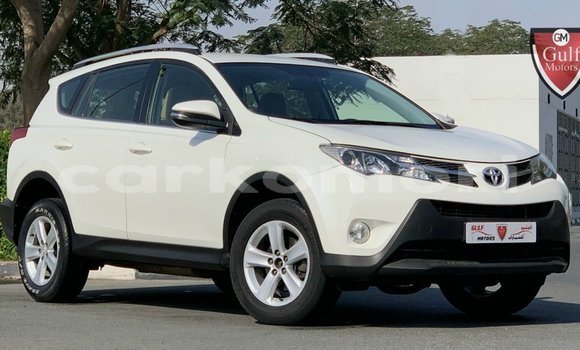 Buy Import Toyota 4Runner White Car in Import - Dubai in Great Comore Buy Import Toyota 4Runner White Car in Import - Dubai in Great Comore