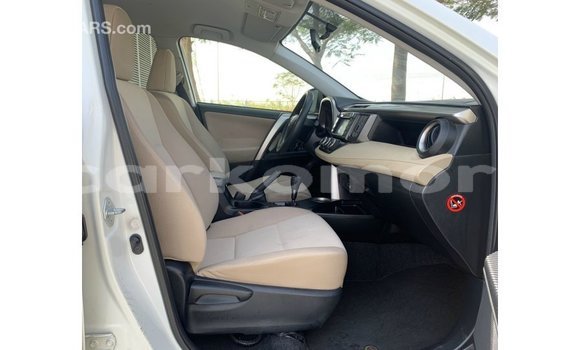 Buy Import Toyota 4Runner White Car in Import - Dubai in Great Comore Buy Import Toyota 4Runner White Car in Import - Dubai in Great Comore