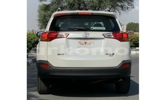 Buy Import Toyota 4Runner White Car in Import - Dubai in Great Comore Buy Import Toyota 4Runner White Car in Import - Dubai in Great Comore