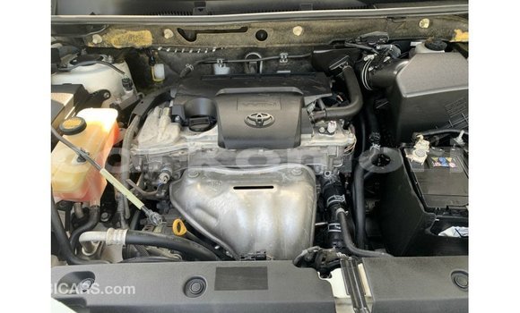 Buy Import Toyota 4Runner White Car in Import - Dubai in Great Comore Buy Import Toyota 4Runner White Car in Import - Dubai in Great Comore