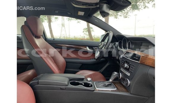 Buy Import Mercedes-Benz 190 Other Car in Import - Dubai in Great Comore Buy Import Mercedes-Benz 190 Other Car in Import - Dubai in Great Comore