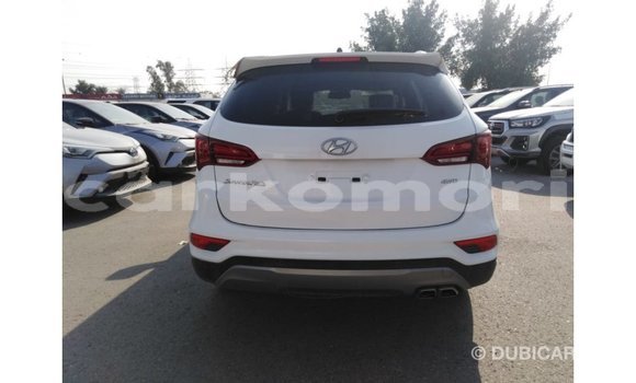 Acheter Import Voiture Hyundai Santa Fe Blanc à Import - Dubai, Grande Comore