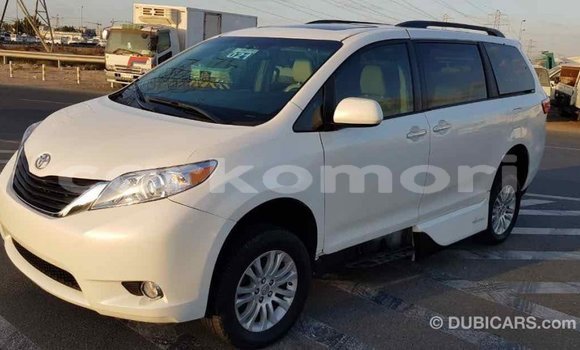 Acheter Import Voiture Toyota Sienna Blanc à Import - Dubai, Grande Comore Acheter Import Voiture Toyota Sienna Blanc à Import - Dubai, Grande Comore