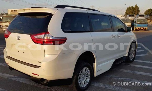 Acheter Import Voiture Toyota Sienna Blanc à Import - Dubai, Grande Comore Acheter Import Voiture Toyota Sienna Blanc à Import - Dubai, Grande Comore