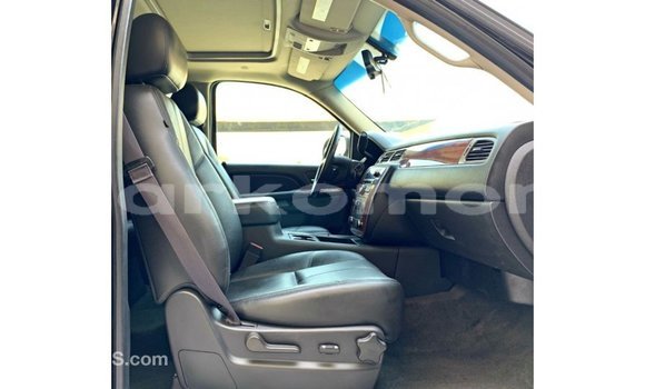Buy Import Chevrolet Suburban Black Car in Import - Dubai in Great Comore Buy Import Chevrolet Suburban Black Car in Import - Dubai in Great Comore