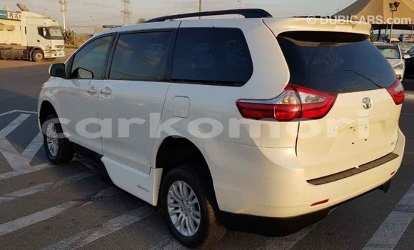 Acheter Import Voiture Toyota Sienna Blanc à Import - Dubai, Grande Comore Acheter Import Voiture Toyota Sienna Blanc à Import - Dubai, Grande Comore