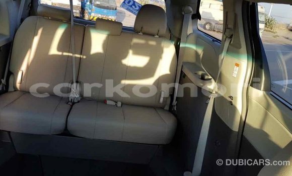 Acheter Import Voiture Toyota Sienna Blanc à Import - Dubai, Grande Comore Acheter Import Voiture Toyota Sienna Blanc à Import - Dubai, Grande Comore