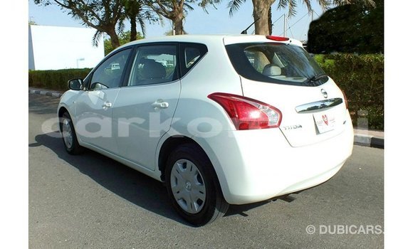 Acheter Import Voiture Nissan Tiida Blanc à Import - Dubai, Grande Comore Acheter Import Voiture Nissan Tiida Blanc à Import - Dubai, Grande Comore