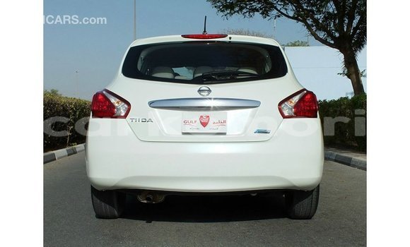 Acheter Import Voiture Nissan Tiida Blanc à Import - Dubai, Grande Comore Acheter Import Voiture Nissan Tiida Blanc à Import - Dubai, Grande Comore