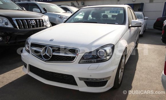 Buy Import Mercedes-Benz 200 White Car in Import - Dubai in Great Comore Buy Import Mercedes-Benz 200 White Car in Import - Dubai in Great Comore
