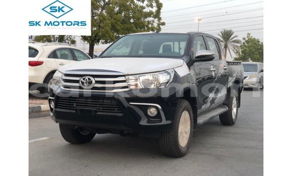 Acheter Import Voiture Toyota Hilux Noir à Import - Dubai, Grande Comore