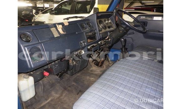 Acheter Import Voiture Toyota 4Runner Bleu à Import - Dubai, Grande Comore Acheter Import Voiture Toyota 4Runner Bleu à Import - Dubai, Grande Comore