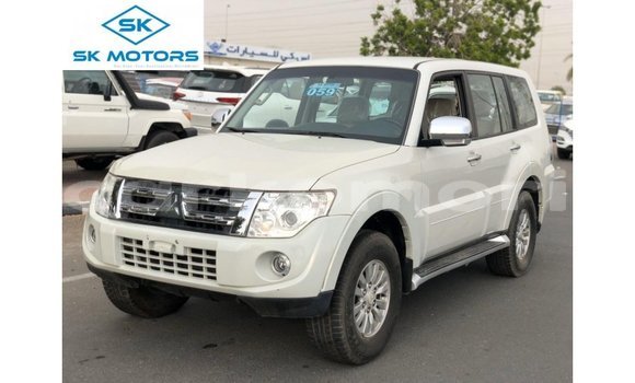 Buy Import Mitsubishi Pajero White Car in Import - Dubai in Great Comore Buy Import Mitsubishi Pajero White Car in Import - Dubai in Great Comore