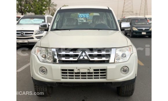 Buy Import Mitsubishi Pajero White Car in Import - Dubai in Great Comore Buy Import Mitsubishi Pajero White Car in Import - Dubai in Great Comore