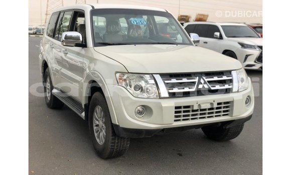 Buy Import Mitsubishi Pajero White Car in Import - Dubai in Great Comore Buy Import Mitsubishi Pajero White Car in Import - Dubai in Great Comore