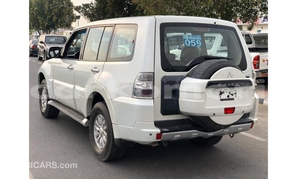 Buy Import Mitsubishi Pajero White Car in Import - Dubai in Great Comore Buy Import Mitsubishi Pajero White Car in Import - Dubai in Great Comore