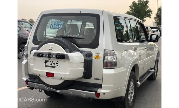 Buy Import Mitsubishi Pajero White Car in Import - Dubai in Great Comore Buy Import Mitsubishi Pajero White Car in Import - Dubai in Great Comore
