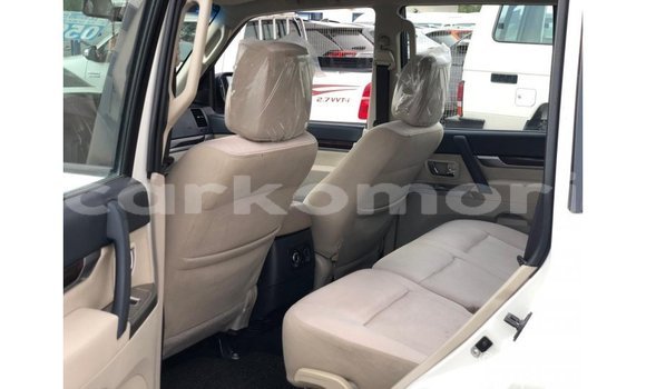 Buy Import Mitsubishi Pajero White Car in Import - Dubai in Great Comore Buy Import Mitsubishi Pajero White Car in Import - Dubai in Great Comore