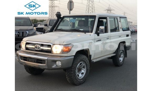 Acheter Import Voiture Toyota Land Cruiser Blanc à Import - Dubai, Grande Comore Acheter Import Voiture Toyota Land Cruiser Blanc à Import - Dubai, Grande Comore