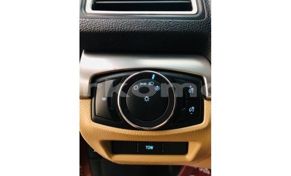 Acheter Import Voiture Ford Explorer Rouge à Import - Dubai, Grande Comore Acheter Import Voiture Ford Explorer Rouge à Import - Dubai, Grande Comore