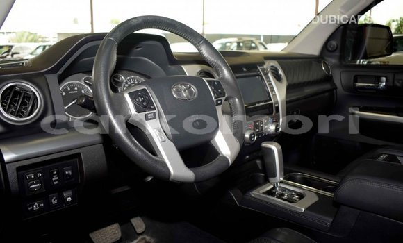 Acheter Import Voiture Toyota Tundra Noir à Import - Dubai, Grande Comore Acheter Import Voiture Toyota Tundra Noir à Import - Dubai, Grande Comore