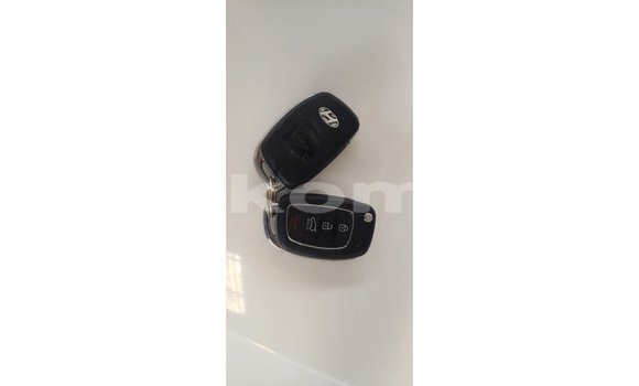 Buy Import Hyundai Tucson White Car in Import - Dubai in Great Comore Buy Import Hyundai Tucson White Car in Import - Dubai in Great Comore