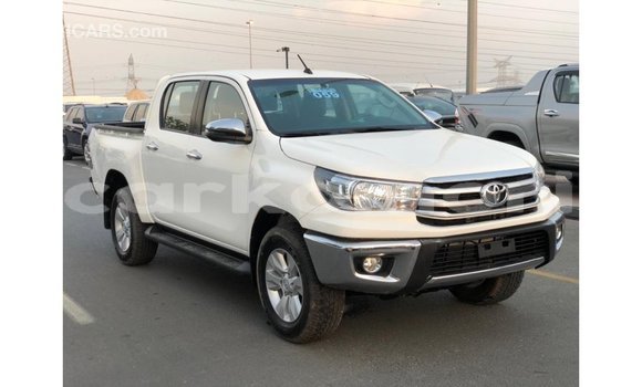 Acheter Import Voiture Toyota Hilux Blanc à Import - Dubai, Grande Comore Acheter Import Voiture Toyota Hilux Blanc à Import - Dubai, Grande Comore