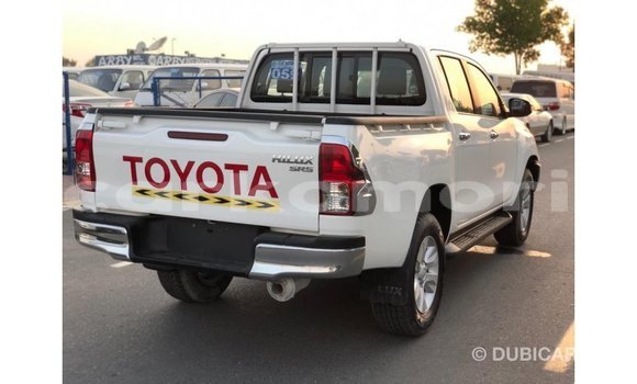 Acheter Import Voiture Toyota Hilux Blanc à Import - Dubai, Grande Comore Acheter Import Voiture Toyota Hilux Blanc à Import - Dubai, Grande Comore