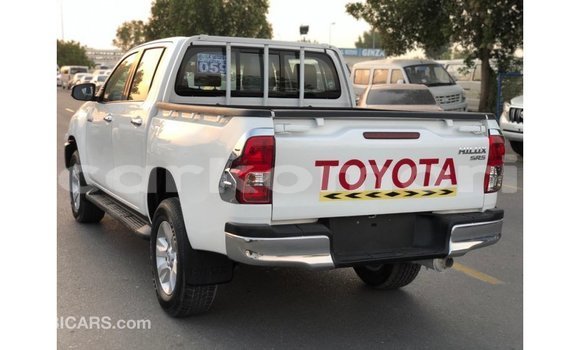 Acheter Import Voiture Toyota Hilux Blanc à Import - Dubai, Grande Comore Acheter Import Voiture Toyota Hilux Blanc à Import - Dubai, Grande Comore