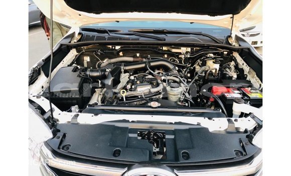 Acheter Import Voiture Toyota Hilux Blanc à Import - Dubai, Grande Comore Acheter Import Voiture Toyota Hilux Blanc à Import - Dubai, Grande Comore