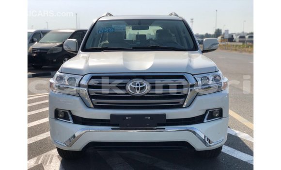 Acheter Import Voiture Toyota Land Cruiser Blanc à Import - Dubai, Grande Comore Acheter Import Voiture Toyota Land Cruiser Blanc à Import - Dubai, Grande Comore
