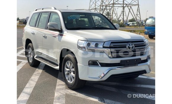 Acheter Import Voiture Toyota Land Cruiser Blanc à Import - Dubai, Grande Comore Acheter Import Voiture Toyota Land Cruiser Blanc à Import - Dubai, Grande Comore