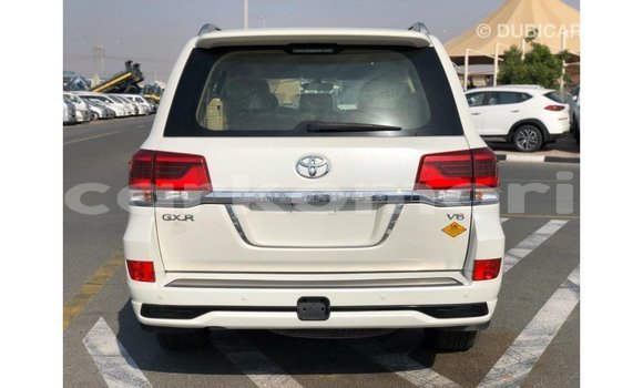 Acheter Import Voiture Toyota Land Cruiser Blanc à Import - Dubai, Grande Comore Acheter Import Voiture Toyota Land Cruiser Blanc à Import - Dubai, Grande Comore