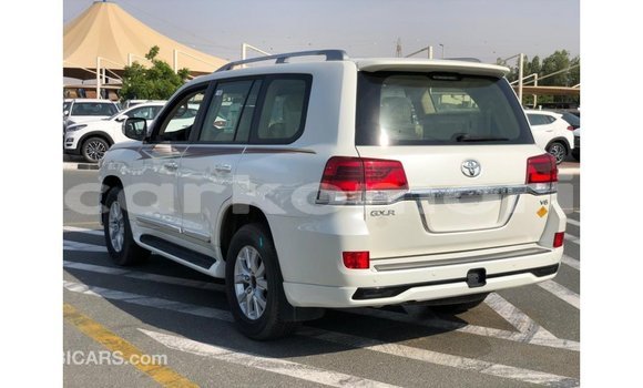 Acheter Import Voiture Toyota Land Cruiser Blanc à Import - Dubai, Grande Comore Acheter Import Voiture Toyota Land Cruiser Blanc à Import - Dubai, Grande Comore