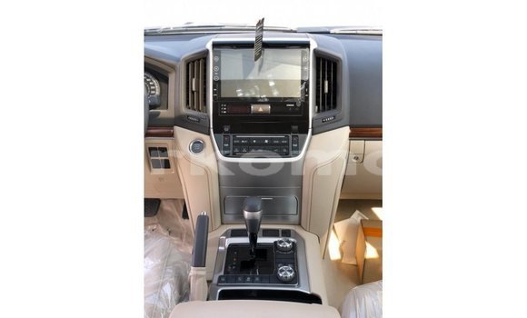 Acheter Import Voiture Toyota Land Cruiser Blanc à Import - Dubai, Grande Comore Acheter Import Voiture Toyota Land Cruiser Blanc à Import - Dubai, Grande Comore