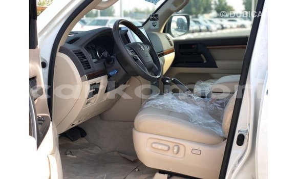 Acheter Import Voiture Toyota Land Cruiser Blanc à Import - Dubai, Grande Comore Acheter Import Voiture Toyota Land Cruiser Blanc à Import - Dubai, Grande Comore