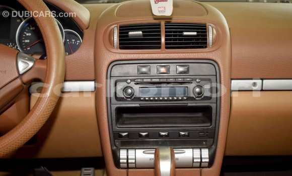 Acheter Import Voiture Porsche Cayenne Vert à Import - Dubai, Grande Comore Acheter Import Voiture Porsche Cayenne Vert à Import - Dubai, Grande Comore