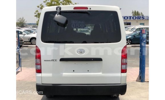 Acheter Import Voiture Toyota Hiace Blanc à Import - Dubai, Grande Comore Acheter Import Voiture Toyota Hiace Blanc à Import - Dubai, Grande Comore