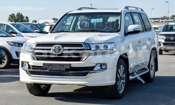 Buy Import Toyota Land Cruiser White Car in Import - Dubai in Great Comore Buy Import Toyota Land Cruiser White Car in Import - Dubai in Great Comore
