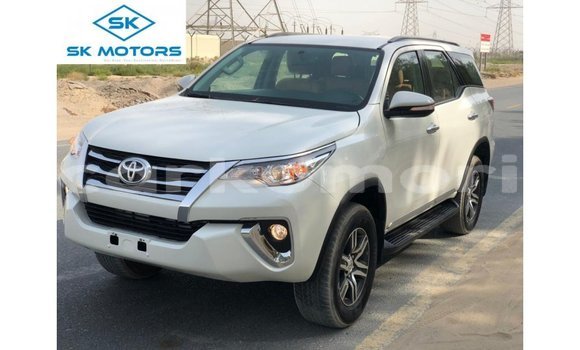 Acheter Import Voiture Toyota Fortuner Blanc à Import - Dubai, Grande Comore Acheter Import Voiture Toyota Fortuner Blanc à Import - Dubai, Grande Comore