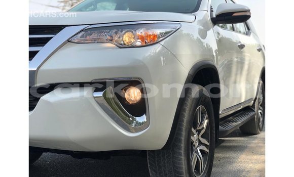Acheter Import Voiture Toyota Fortuner Blanc à Import - Dubai, Grande Comore Acheter Import Voiture Toyota Fortuner Blanc à Import - Dubai, Grande Comore