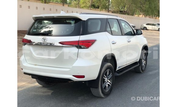 Acheter Import Voiture Toyota Fortuner Blanc à Import - Dubai, Grande Comore Acheter Import Voiture Toyota Fortuner Blanc à Import - Dubai, Grande Comore